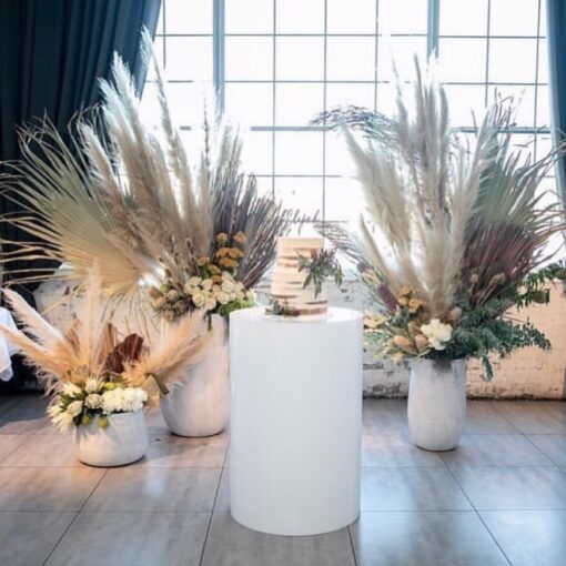 White Round Plinths - Image 3