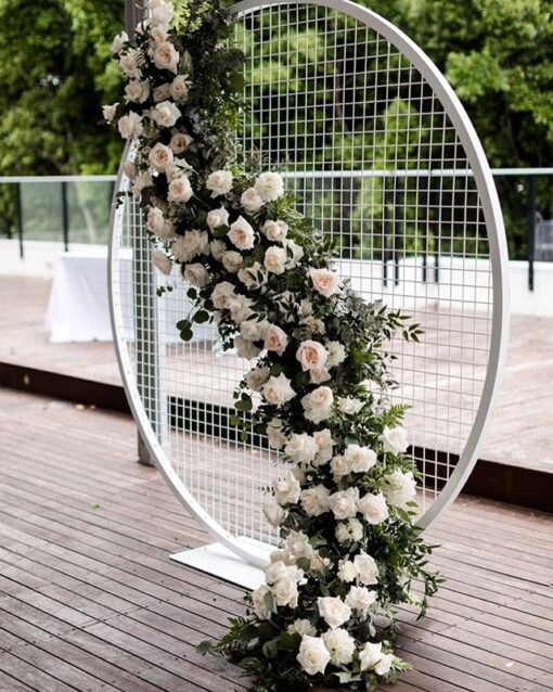 white round mesh screen
