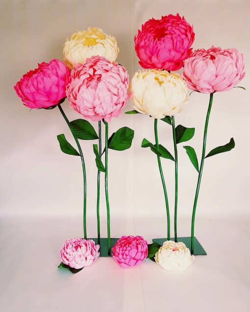 6 Flowers on Metal Base
