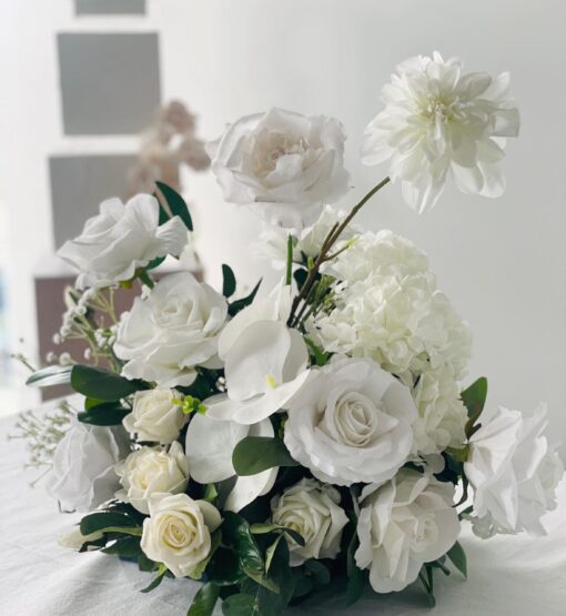 image of a White Flower Centrepiece