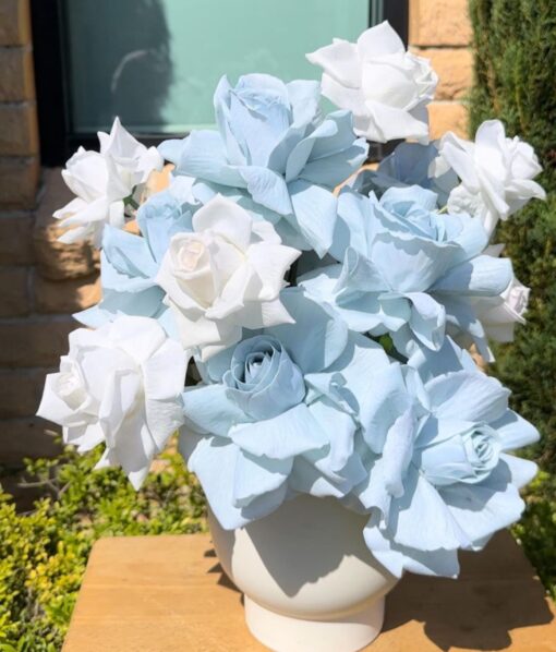 iimage of a Baby Blue & White Flower Centrepiece