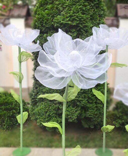 1 White Silk Flower