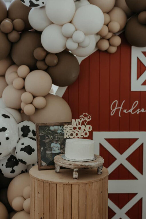 Burgundy Barn House - Image 2