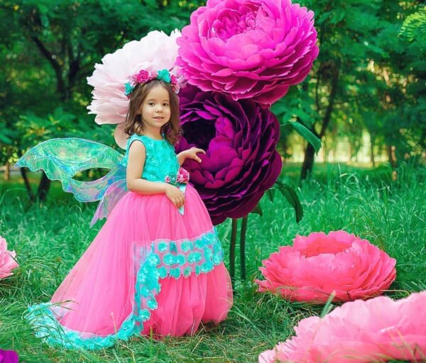 Mini giant flowers in lilac, dark purple, and fuchsia displayed outdoors for kids’ party decor in Toronto.