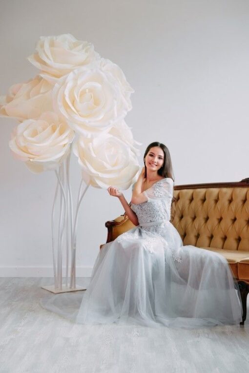 6 Giant White Roses