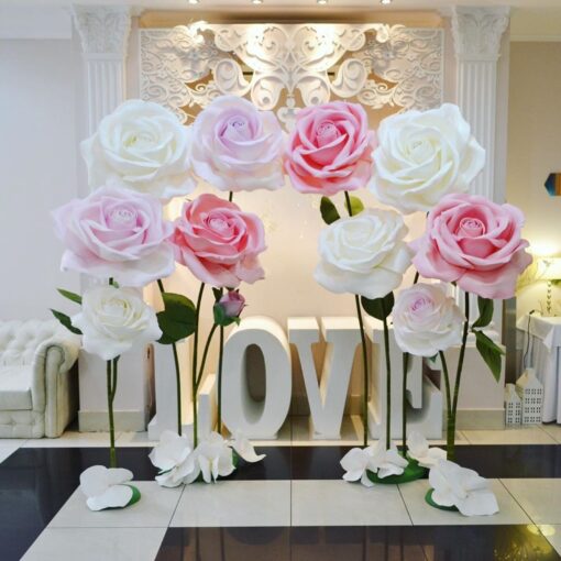 set of 10 standing roses on a metal base